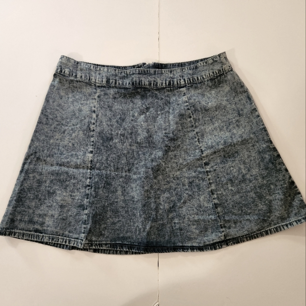 BONGO Brand (teen) girl vintage style jean like skirt size: L